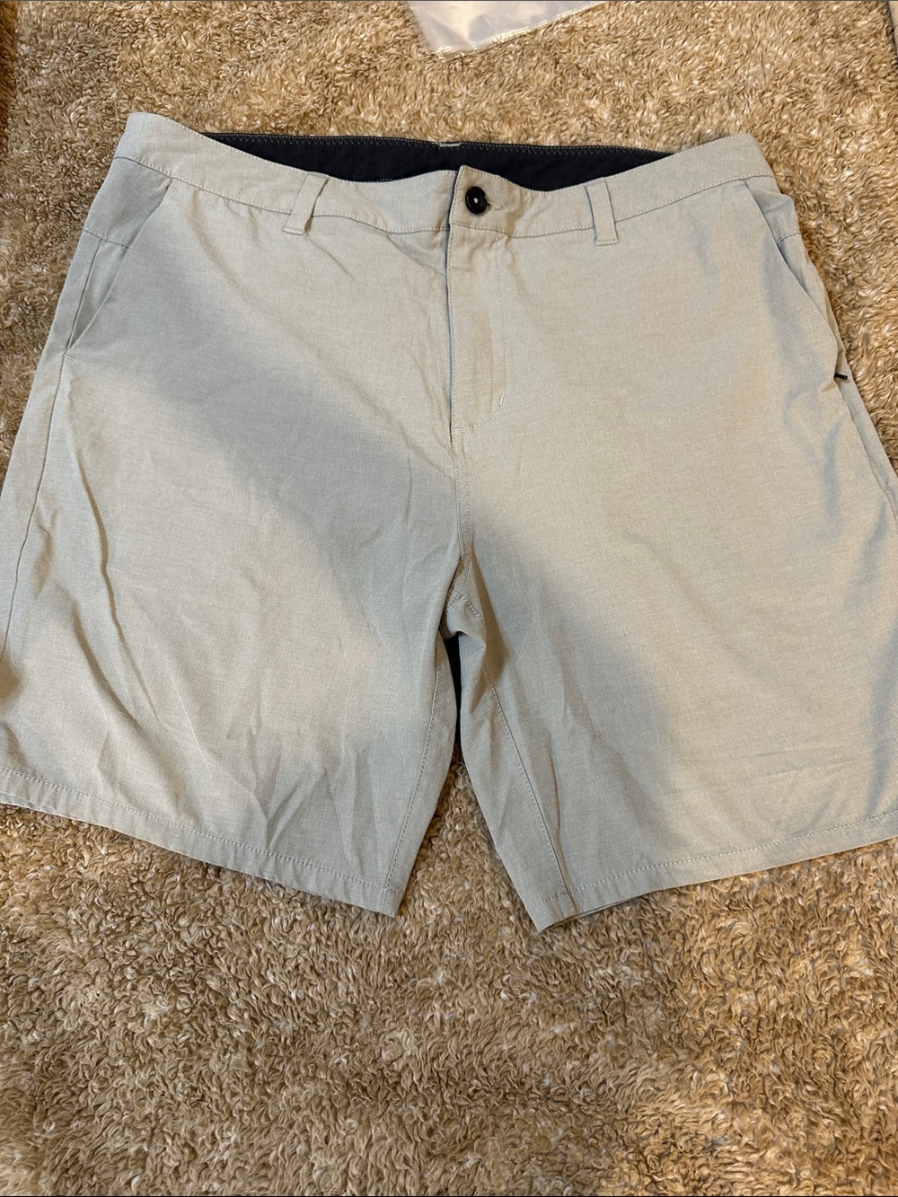 Vuori Men’s Lightweight Casual Shorts in Light Beige